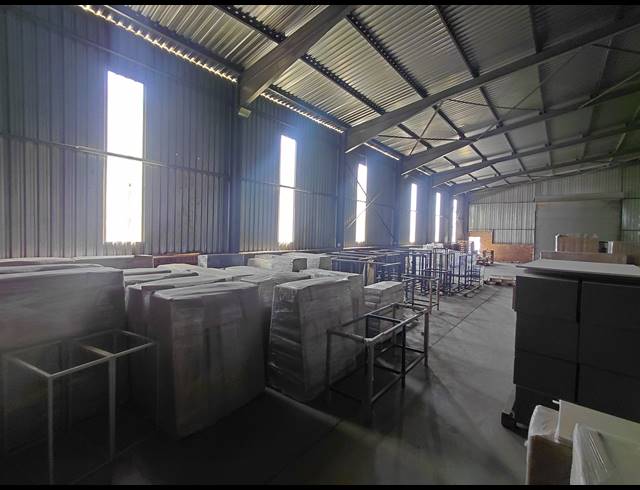 500M² WAREHOUSE TO LET IN POMONA